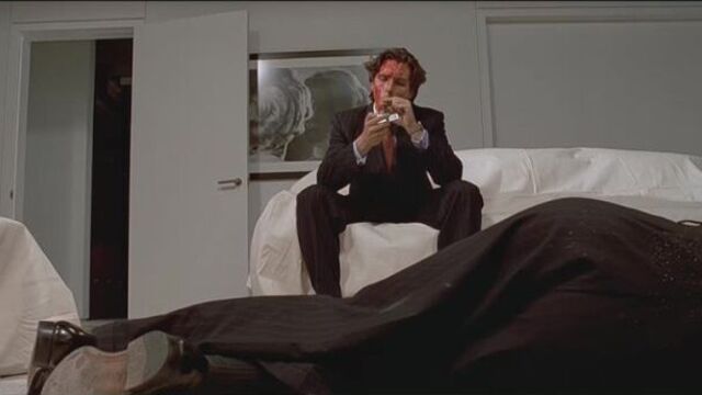 Кристиан бейл (патрик бэйтмен) закуривает сигару