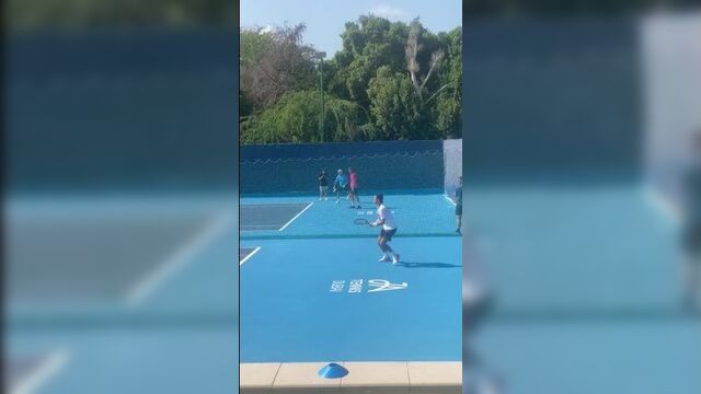 Карен хачанов и стефанос циципас проводят предсезонную подготовку в дубае