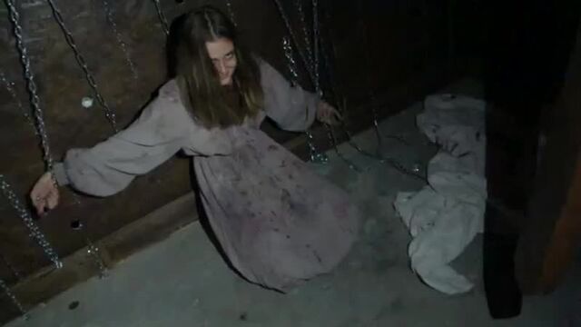 Самая жуткая ночь с клоуном! он поймал нас аня портер