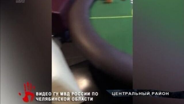Карты, деньги, два ствола по-челябински. в центре города сотрдуники полиции накрыли подпольное казино.