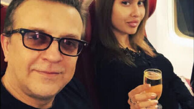 Певец рома жуков устроил дебош в аэропорту «нерюнгри» — москва 24