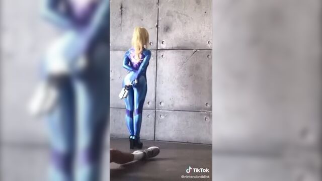Samus aran zero suit cosplay