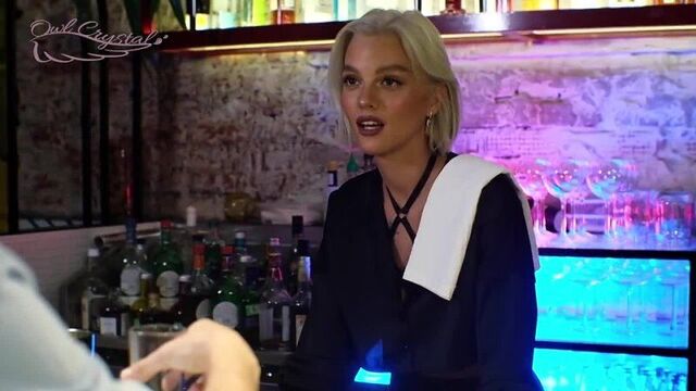 Эта барменша сосёт owl crystal